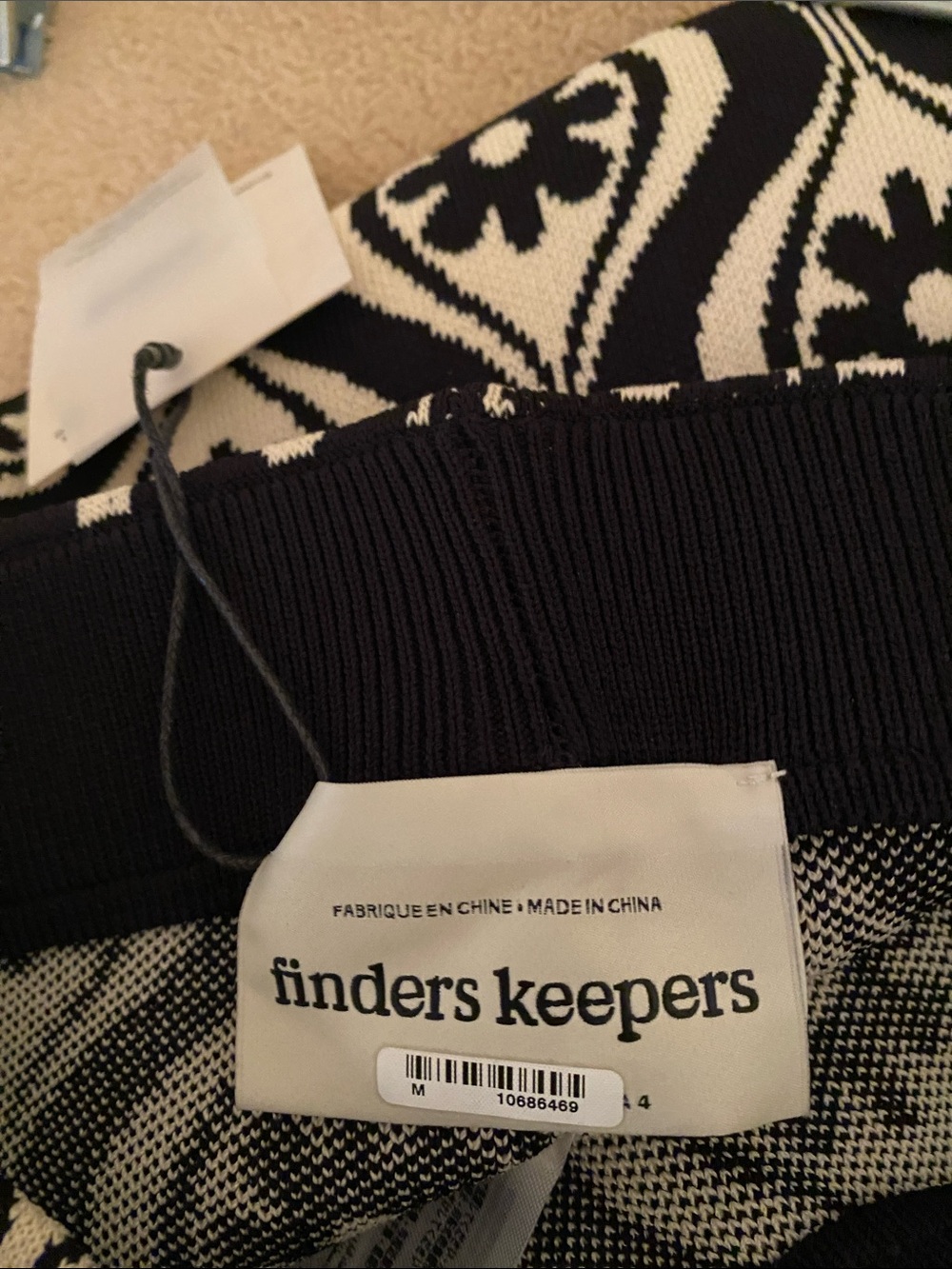 Finders Keepers Black and Cream Graphic Knit Wide-Leg Pants - Picture 3 of 4